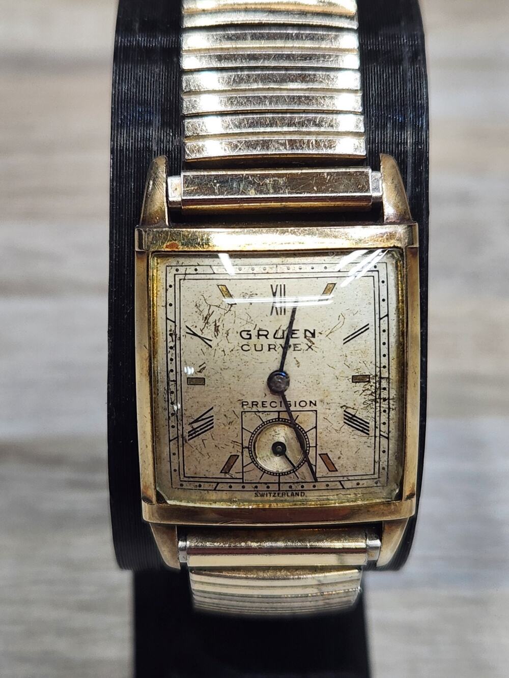 1940's GRUEN CURVEX Mens 10k Gold Filled Watch. Balance Free, No Crown